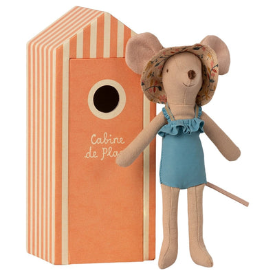 Mother Beach Mouse in Cabin de Plage (Beach House)