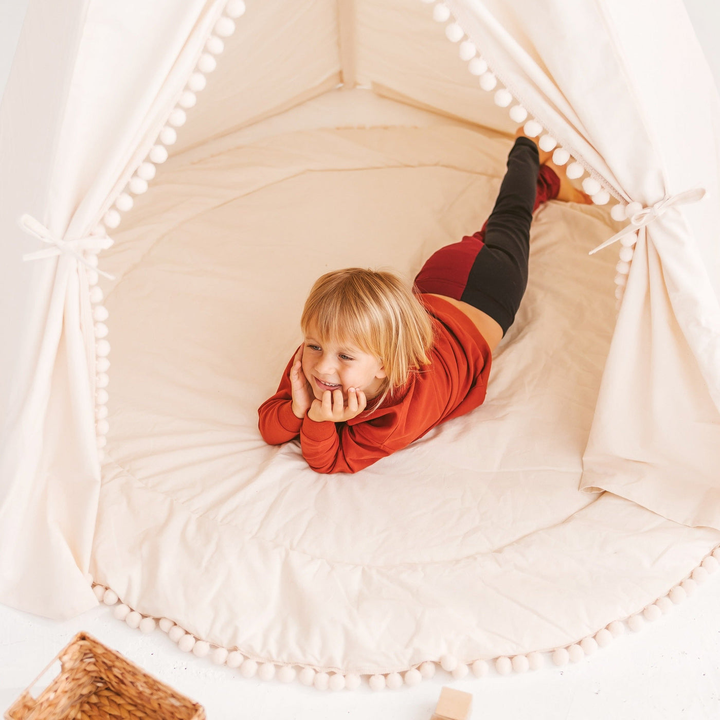 Minicamp Extra Large Kids Teepee Tent With Pom Pom Decor-minicamp-Yes Bebe